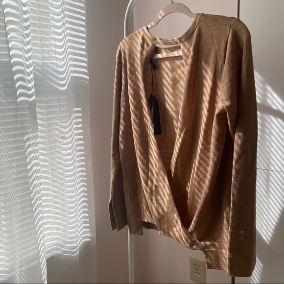 BCBG Max Azaria Beige Open Back Knit Sweater Top Size L - Picture 3 of 7
